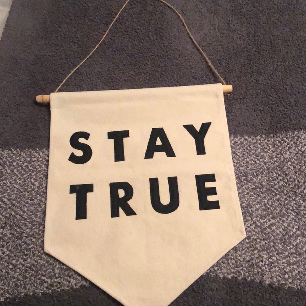 Stay true room sign